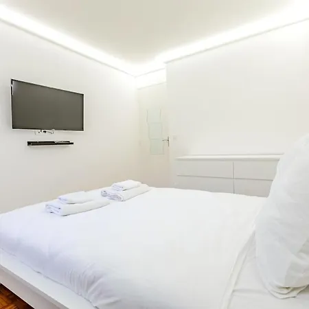 Apartment Sejour Accueillant 3 Dans Le 20eme *